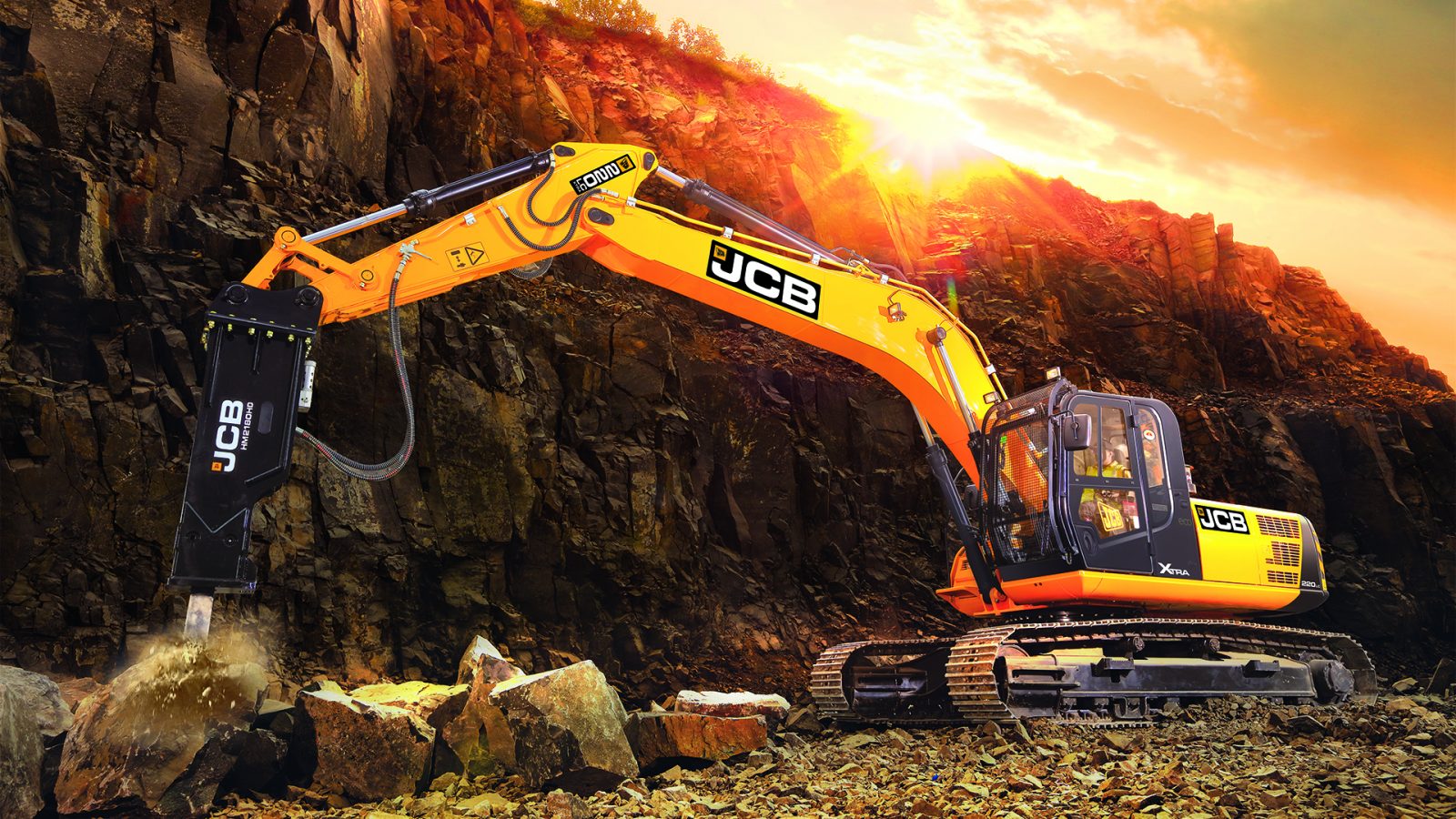 гусеничный экскаватор JCB с гидромолотом